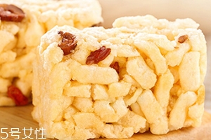 沙琪瑪產(chǎn)婦可以吃嗎？哺乳期吃東西要注意