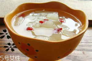 冰糖雪梨是熱喝還是涼喝好？冰糖雪梨怎么做？