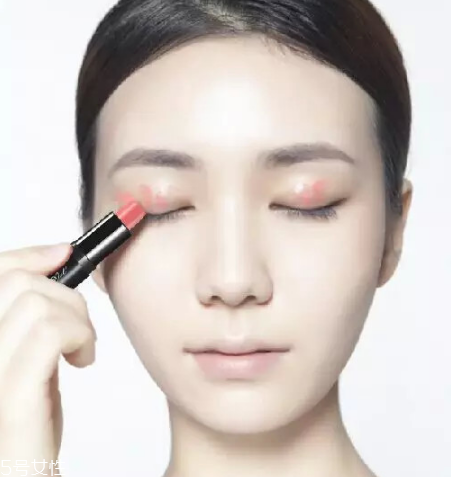 眼影怎么畫會(huì)自然好看？眼影顏色這樣搭配最好看