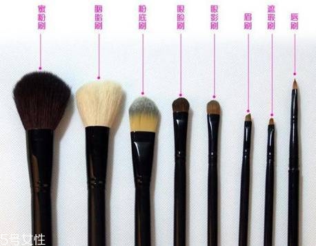 如何清洗化妝刷？眼影刷的選擇與使用方法