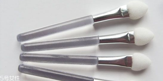 眼影刷和眼影棒哪個(gè)值得買？眼影刷水貂毛最好