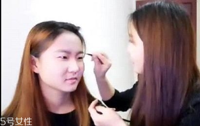 內(nèi)雙怎么畫眼線？內(nèi)雙眼皮畫眼妝技巧