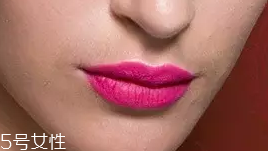 唇膏出水是變質了嗎？只是高溫熱出汗