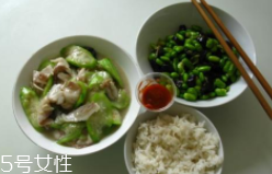 飲食護(hù)膚究竟有沒有效？不挑食才護(hù)膚