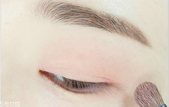 西柚色眼影怎么畫(huà)？教你畫(huà)高冷女神妝容