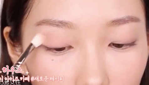 眼影需要卸妝嗎？閃亮海灘眼妝教程