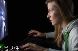 熬夜長膘什么原因？疲勞使人食欲大開