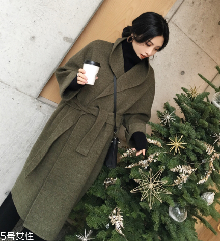 大衣和羽絨服哪個(gè)保暖？這個(gè)冬天不會冷