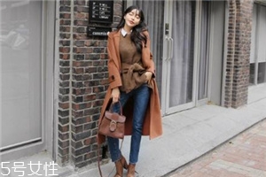 過膝大衣配什么褲子？各種混搭瞬間出眾