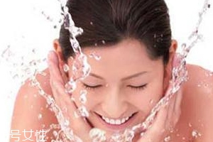 潔面乳和洗面奶是一種產(chǎn)品嗎？洗面奶適合干皮