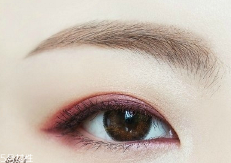 2018秋冬酒紅色眼妝怎么畫(huà)？神秘又有女人味的妝容