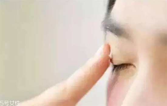 化眼妝對(duì)眼睛有害嗎？好看又迷人的眼妝