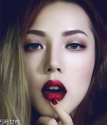 2018秋冬酒紅色眼妝怎么畫(huà)？神秘又有女人味的妝容