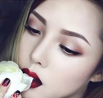 2018秋冬酒紅色眼妝怎么畫(huà)？神秘又有女人味的妝容