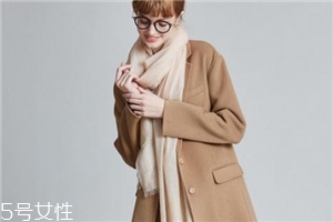 大衣上有膠印怎么去除？這樣做膠漬統(tǒng)統(tǒng)都不見(jiàn)