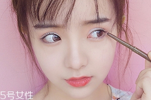 眼線膠筆和眼線液筆哪個(gè)好？看看兩者區(qū)別
