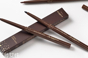 眼線膠筆怎么轉(zhuǎn)出筆芯？