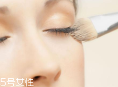 底妝工具該怎么選？干皮適合刷子