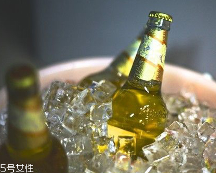 喝啤酒會豐胸嗎？不建議喝啤酒來豐胸