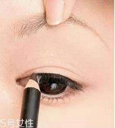 眼線液筆不出水怎么辦？畫眼線的常見誤區(qū)