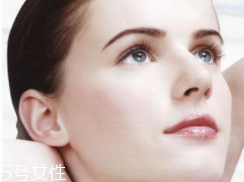 粉底液為什么溶妝？出油稀釋妝容