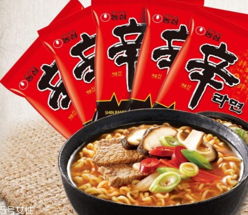 辛拉面和火雞面哪個(gè)好吃哪個(gè)更辣？