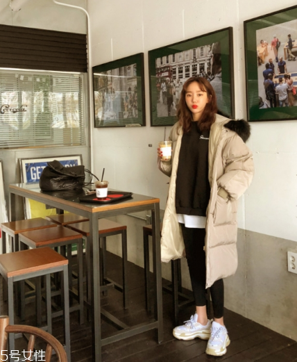 卡其色棉服怎么搭配？盡顯冬日氣質(zhì)范兒