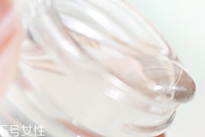 眼部凝膠和眼霜哪個好？眼部凝膠和眼霜不僅是質(zhì)地區(qū)別