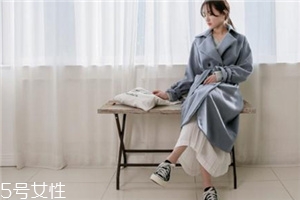呢大衣搭配什么裙子好看？冬天也能萬種風情