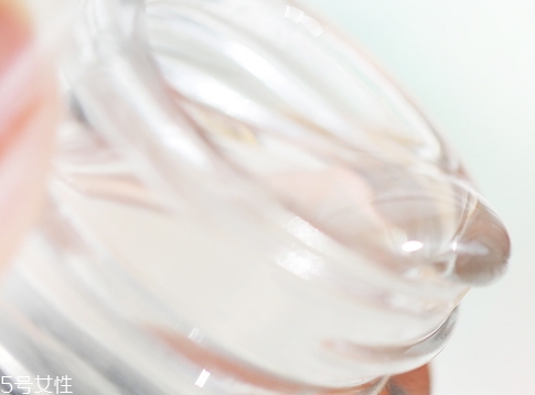 眼部凝膠什么時(shí)候用？更加推薦晚上用