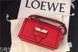 loewe包包一般多少錢？集奢華和實(shí)用于一身