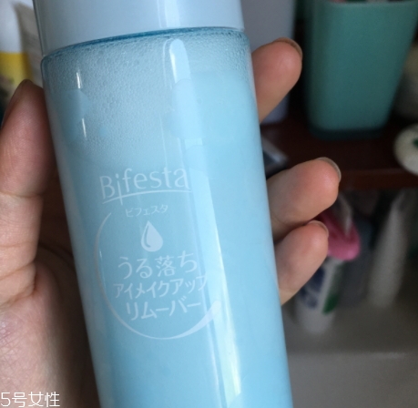 眼唇卸妝液和卸妝油哪個(gè)好？使用的區(qū)域不同