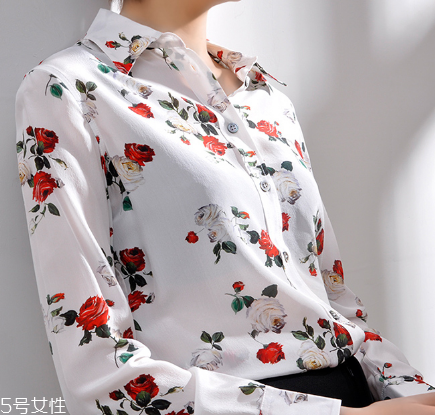 怎么穿衣服有女人味？跟著她學(xué)就對了