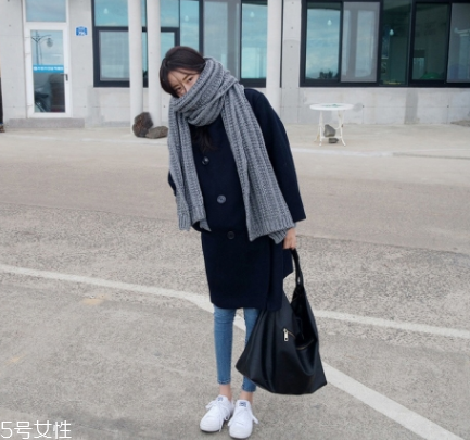 什么顏色的圍巾最百搭？這幾個顏色輕松駕馭