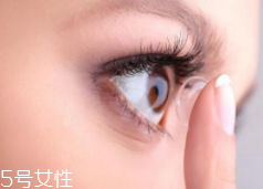 隱形眼鏡怎么戴？野蠻動(dòng)作不可取