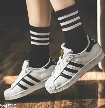阿迪達(dá)斯有40.5碼嗎？阿迪達(dá)斯鞋碼這樣挑