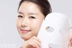 面膜不服帖怎么辦？中間剪開(kāi)更好敷