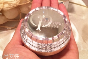 CPB晶致眼霜油不油？水油科學(xué)配比