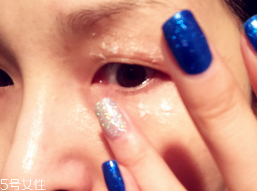 CPB晶致眼霜油不油？水油科學(xué)配比