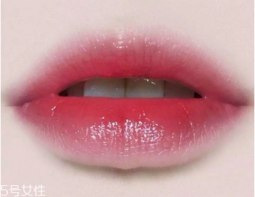 ysl唇釉怎么涂不掉色？唇部保養(yǎng)很重要