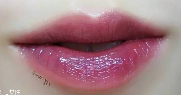 ysl唇釉怎么涂出玻璃唇？打造獨(dú)特唇色