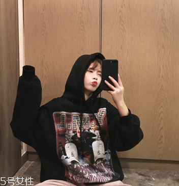 衛(wèi)衣怎么穿顯腿長？教你穿出大長腿