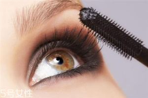 睫毛膏暈妝是什么原因？化妝手法很重要