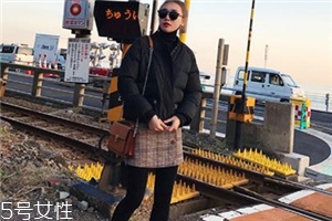 小個(gè)子女生適合什么款式棉服？打造冬日浪漫情緣