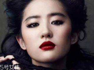 鵝蛋臉適合什么妝容？不適合濃妝