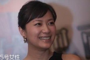 皮膚黑怎么選粉底？至少用兩種色號