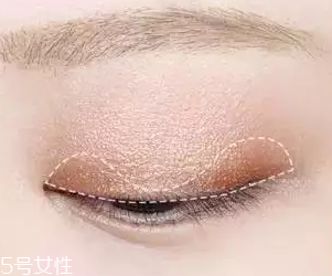 皮膚黑怎么選粉底？至少用兩種色號