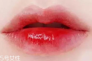 化妝新手怎么化唇妝？咬唇妝自然日常