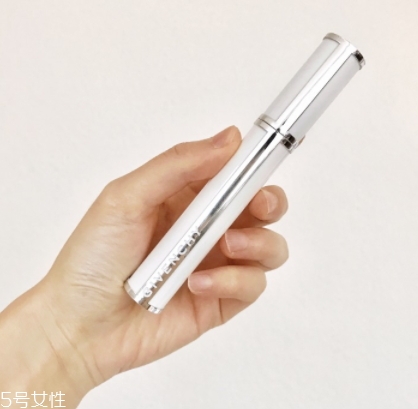 紀(jì)梵希睫毛膏哪款好？海膽折角睫毛膏任你選擇