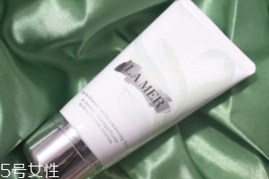 海藍(lán)之謎潔面泡沫和潔膚乳有什么區(qū)別？適合不同膚質(zhì)